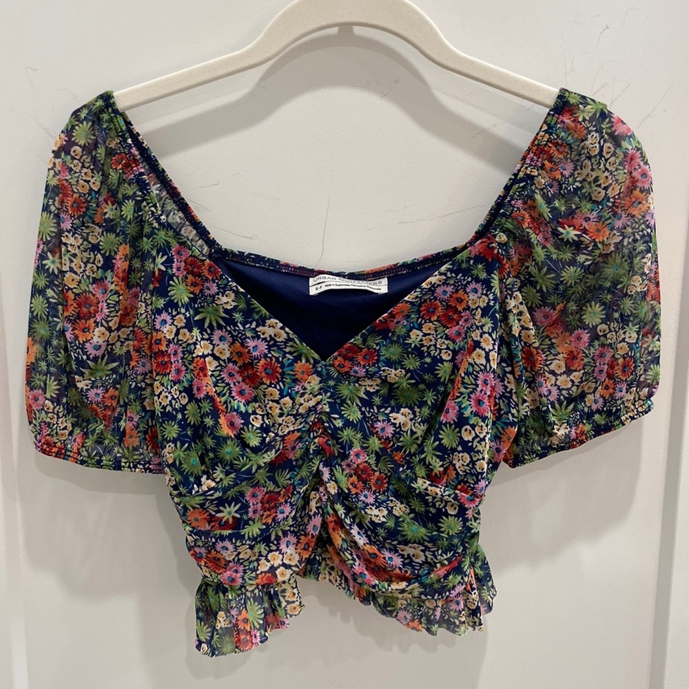 UO floral cropped blouse